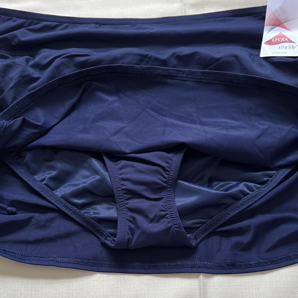 Lands’ End Adjustable Ruched Swim Skirt - Picture 4 of 8